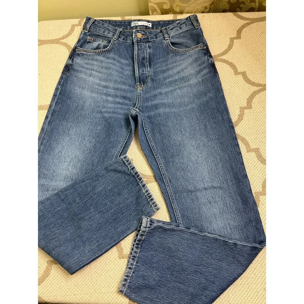 Zara Girlfriend fit high rise straight leg Rigid Button fly Blue Jeans, size 4,